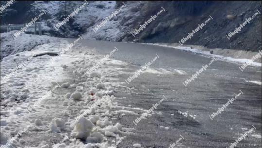 Situata drejt normalizimit në qarkun e Korçës, nis sot shpërndarja e ndihmave për familjet e prekura nga përmbytjet! Reshje dëbore në Dardhë