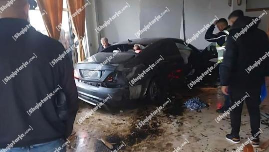 Elbasan/ Makina del nga rruga dhe përfundon brenda një lokali, 4 të plagosur në aksin Mollas-Gostimë