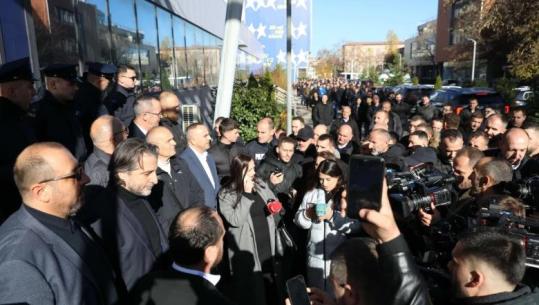 Prishtina pa transport publik, punonjësit në protestë! Përparim Rama: Qeveria po mban peng pagesat! Në grevë edhe punonjësit e RTK