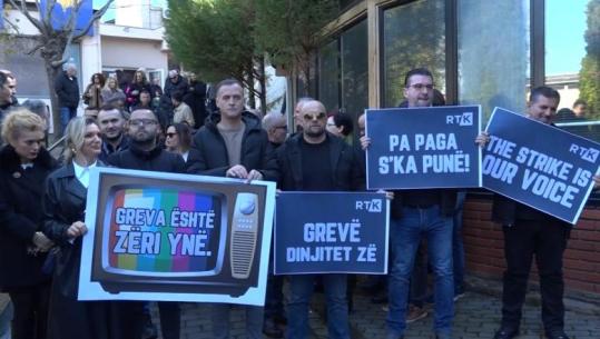 'Pa paga, nuk ka punë!' Radio Televizioni i Kosovës në krizë financiare, punonjësit nisin grevën e përgjithshme