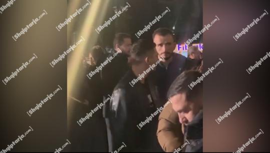 Ervin Salianji i bashkohet protestës së PD, krah Berishës qëndrojnë Noka e Balliu (VIDEO)