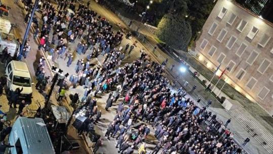 Balla ironizon protestën e PD para Kryeministrisë: Sot nuk erdhën dot ca nga krushqit, u lodhën në dasmën e javës së kaluar