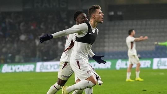 VIDEO/ Mrekullon Ernest Muçi, futet nga stoli dhe me dy supergola i jep fitoren Trabzonsportit në minutën e 101-të