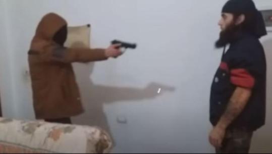 U arrestua në Fushë Arrëz, kush është Erzen Uka! Ish-komando në forcat paqeruajtëse në Irak, Stërviste 2 djemtë si luftëtarë të ISIS (VIDEO)