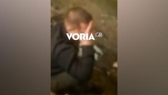 Greqi/ Shkuan për të grabitur shtëpinë, por ranë nga ballkoni, hajdutët shqiptarë në britma: Zot më ndihmo bre (VIDEO) 