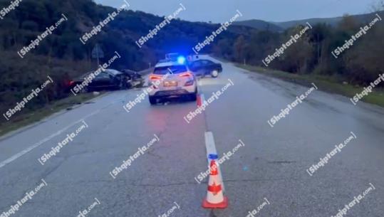 Fier/ Aksident në aksin Levan-Tepelenë, përplasen dy makina, 3 persona të plagosur 