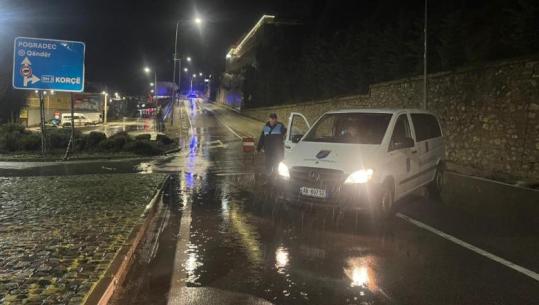 Pogradec/ Mbyllet përkohësisht hyrja e Unazës për shkak të rrezikut të rënies së gurëve (VIDEO)