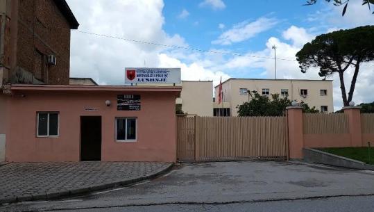 Lushnjë/ Me doreza metalike dhe fishekë luftarak, nis hetimi për tre adoleshentët