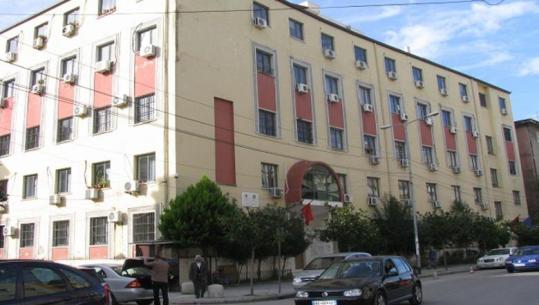 Plagosi me thikë bashkëmoshatarin e tij, Gjykata e Durrësit lë në burg 15-vjeçarin