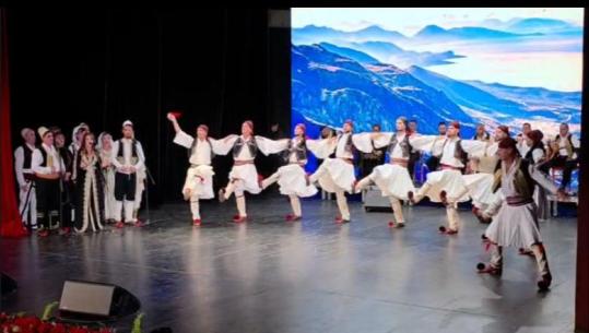 Festat e Nëntorit, mbahet koncerti festiv 'Shqipëri o Nëna ime' në Fier