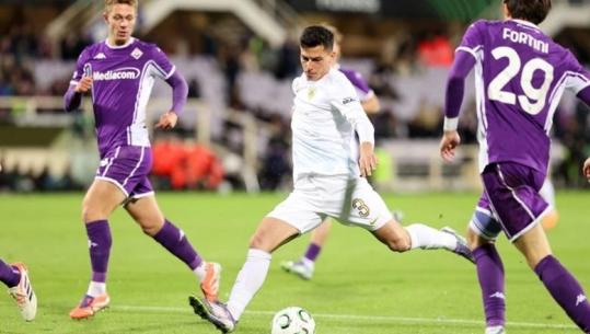 E kërkon Sylvinho, Stavros Pilios më i miri kundër Fiorentinës: Më nderon interesi i Shqipërisë