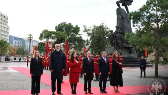 Presidenti Begaj uron 113-vjetorin e Pavarësisë nga Sheshi i Flamurit në Vlorë: Gëzuar 28 Nëntorin!