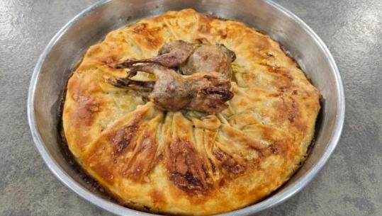 Byrek me mish pule dhe oriz nga zonja Albana