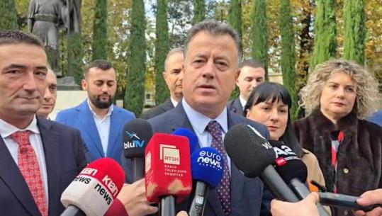 VIDEO/ Flamur Noka ‘ngel’ në histori, gafa për Ditën e Pavarësisë: Skënderbeu ngriti flamurin në Vlorë...