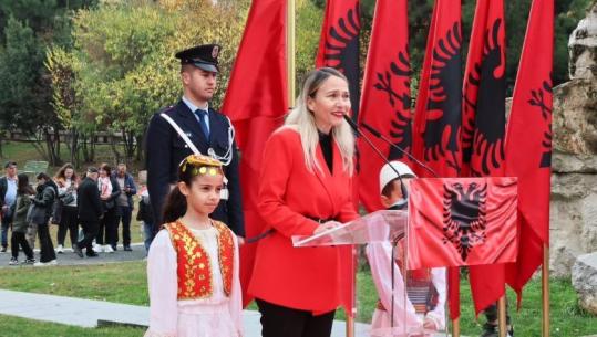 Tirana ngre flamurin, ‘vishet’ kuq e zi  për 28 Nëntorin! Ristani: Liria nuk është dhuratë, është përgjegjësi