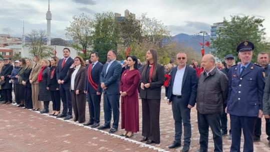 Elbasanit feston 113-vjetorin e Pavarësisë, kryebashkiaku: Dinjiteti dhe vullneti janë më të fortë se çdo pengesë! Demokrati: Sot nuk janë më ato burra shteti