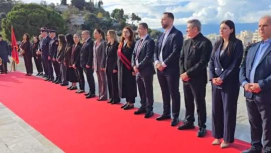 Vlora përkujton Ditën e Çlirimit, homazhe dhe mesazhe mirënjohjeje për Dëshmorët! Marrin pjesë përfaqësues vendor, deputetë e veteranë