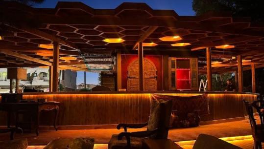 Sarandë/ Qëlloi me armë dy të rinjtë para katër muajve, shkrumbohet lokali i Ramadan Zotos në Ksamil