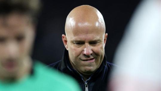 Liverpooli mbledh urgjent drejtuesit për fatin e Arne Slot, ultimatum për trajnerin