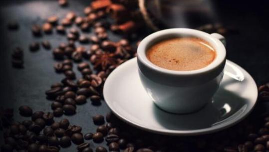 Kafeja shënon rritjen më të lartë të çmimit në tetor, por shqiptarët nuk heqin dorë! Konsum rekord, 3.5% më shumë se viti i kaluar 