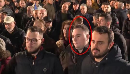 FOTOLAJM/ Protesta e PD para Kryeministrisë, i bashkohet edhe djali i Sokol Olldashit