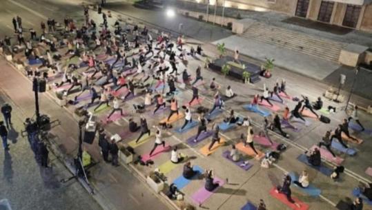 ‘Yoga Party’, Taulant Balla tallet me protestën e Berishës para Kryeministrisë