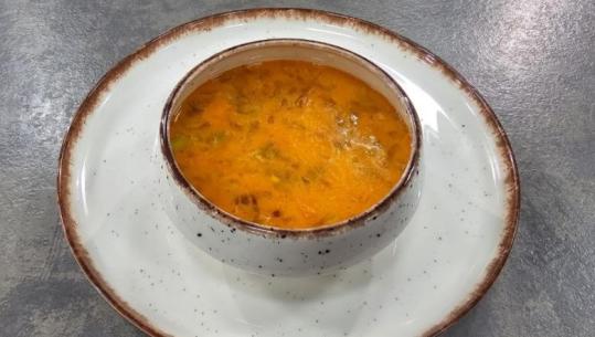 Supë me presh, patate dhe karrotë nga zonja Albana