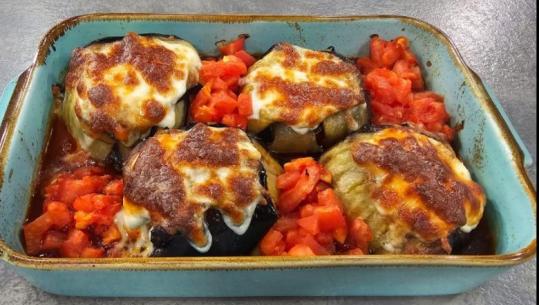 Patëllxhanë të mbushur me mish të grirë dhe speca nga zonja Albana