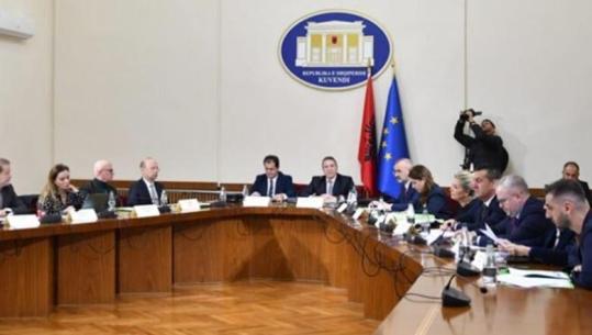 ‘Zgjedhorja’/ Miratohet kalendari i punës, prioritet financimi i partive! Gjiknuri: Të hapur për propozime, fokus rekomandimet e ODHIR