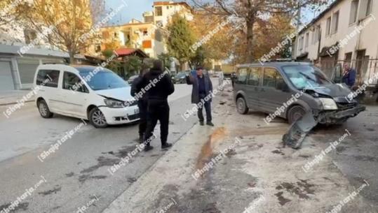 Aksident në Fier, humb kontrollin e mjetit dhe përplas një makinë të parkuar, plagoset drejtuesi  
