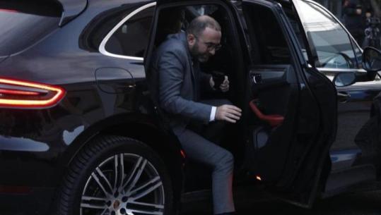FOTOT/ Një javë pasi ‘qanë’ hallet e qytetarëve, deputetët kthehen në Kuvend! Gaz Bardhi shkon me 'Porsche'