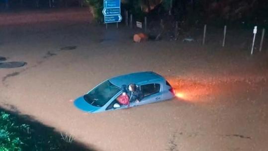  Stuhia ‘Byron’ godet Greqinë/ Rrugët ‘kthehen’ në lumenj, përmbytje në banesa! Autoritetet lëshojnë mesazh paralajmërimi në disa zona