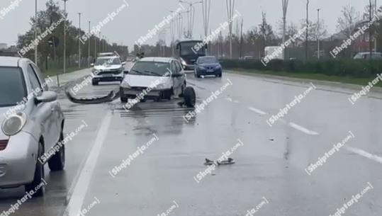 Vlorë/ 2 makina përplasen me njëra-tjetrën në hyrje të qytetit, lëndohet njëri nga drejtuesit dhe pasagjeri! Shkak dyshohet shpejtësia