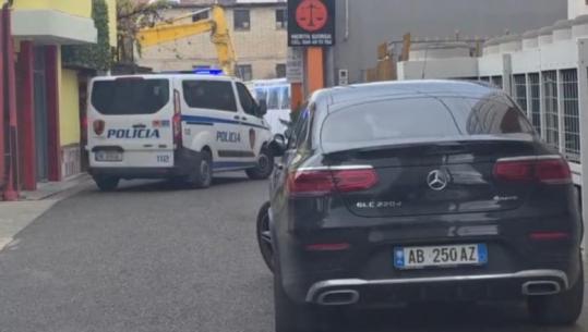  Vrasja e Mondi Mëhallës, mbërrin në gjykatë i arrestuari i tretë! Një ditë më parë u lanë në burg ish-ortaku dhe roja i karburantit