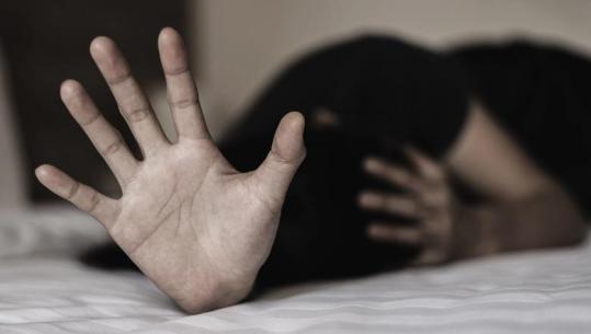 Greqi/ E mitura tregon tmerrin se si ra pre e trafikantëve: Më dërguan në shtëpinë e një shqiptareje! Kur vinin klientë ajo ikte