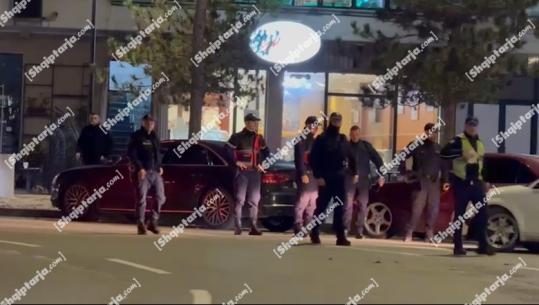 Festat e fundvitit, policia e Vlorës rrit sigurinë në qytet! Forcat ‘Shqiponja’ e policia kontrolle për ruajtjen e rendit