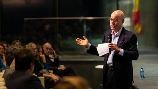 Ilir Yzeiri: Tre gjërat që do të ndryshojnë botën sipas Zheremi Rifkin