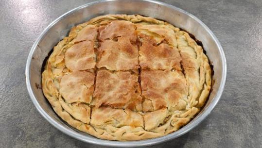 Byrek me presh dhe djathë nga zonja Albana 