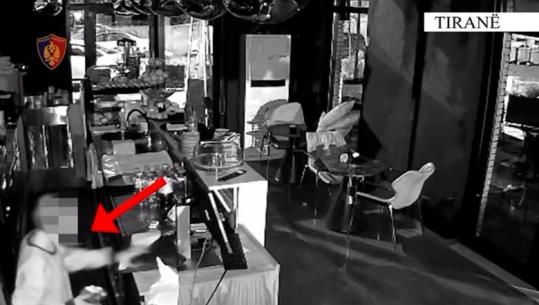 Arrestohet hajduti 21-vjeçar në Tiranë, shtynte edhe një të mitur të vidhte! Sekuestrohen veshje policie, radio, pranga, municion luftarak