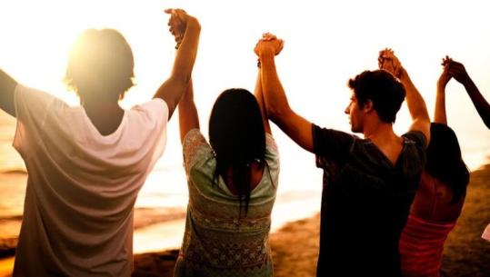 Dita e Rinisë, sondazhi: 34,4% e qytetarëve 18-34 vjeç preferojnë PS-në, Berishën vetëm 22,6%!