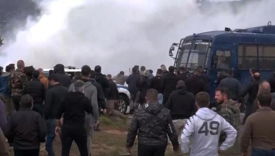 Greqi/ Mbi 50 bllokada në gjithë vendin nga protestat e fermerëve, synohet bllokimi i porteve dhe aeroporteve! Refuzojnë dialogun me qeverinë