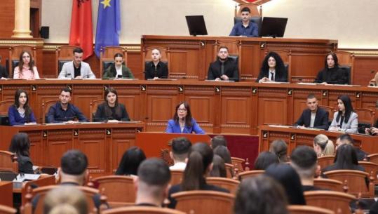 8 dhjetori/ Të rinjtë ngrenë zërin për shëndetin mendor në Kuvend: Jemi nën presion nga rrjetet sociale, na ndihmoni