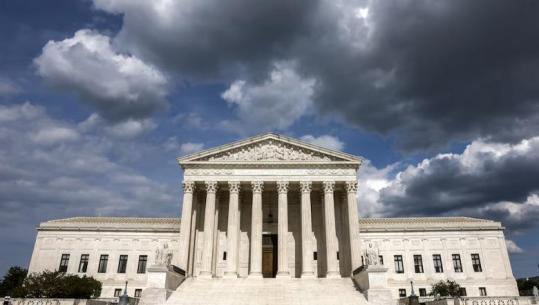 Gjykata Supreme e SHBA-ve gati të zgjerojë fuqinë e Trump për të shkarkuar zyrtarët federalë!