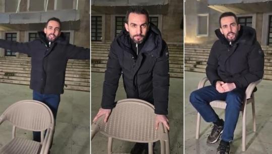 I ulur në një karrige, Lapaj nis protestën i vetëm para Kryeministrisë: Rama po sulmon Kushtetuesen, do rri ditë e natë këtu