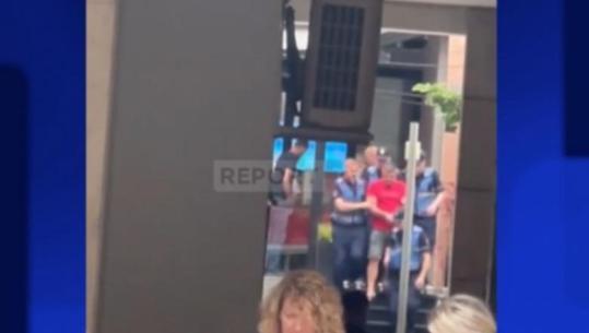 Iu komunikua masa e arrestit në burg, kush është Islam Sefa! U arrestua vitin e kaluar në një kafe pranë SPAK, 'koka' e një grupi që trafikoi 3.3 mln euro drogë në Gjermani