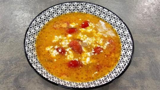 Supë me trahana dhe domate nga zonja Albana