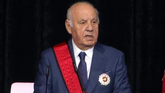 LIVE- Begaj dekoron me urdhrin 'Ylli i Madh' ish-presidentin Moisiu, kirurgun e shquar Elezi dhe gjuhëtarin Mansaku! Aurel Plasari 'Oficer I Madh'