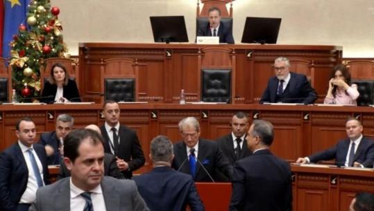 FOTOLAJM/ Gjithçka po ecte në rregull derisa në foltore doli... Berisha