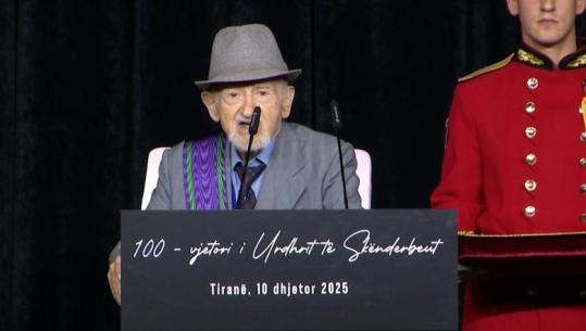 Dekorohet Hoxha, i pari historian i kinematografisë shqiptare