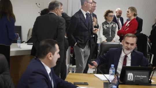 Ylli Pata: Opozita e Stacionit të trenit!